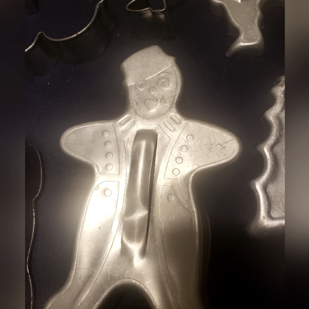 Vintage/ modern metal cookie cutters